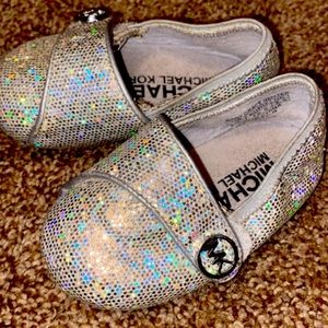 Baby girl shoes. Worn a few time, like new